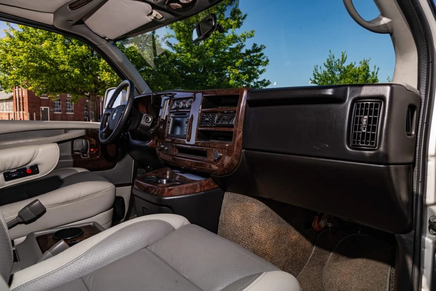 2008 Chevrolet Express - Image 16 of 25