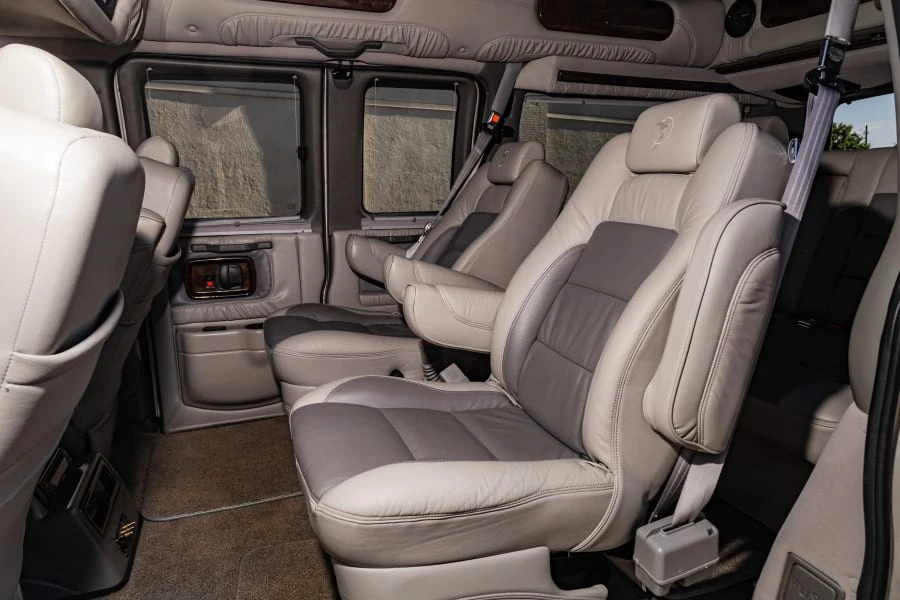 2008 Chevrolet Express - Image 13 of 25