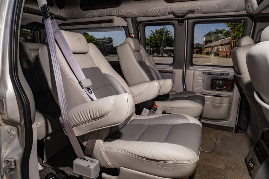 2008 Chevrolet Express - Image 19 of 25