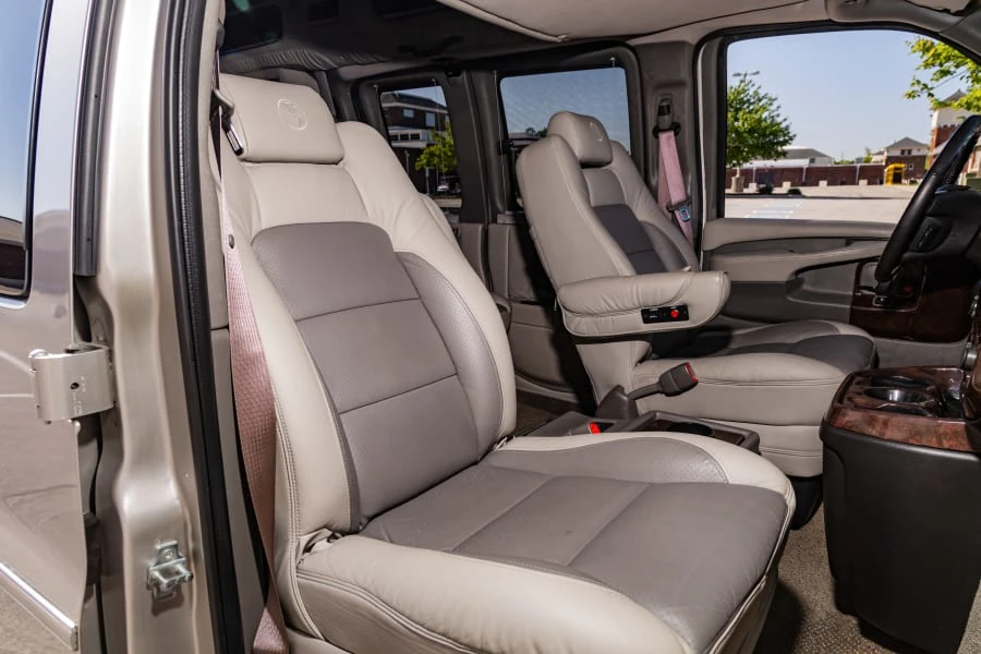 2008 Chevrolet Express - Image 17 of 25