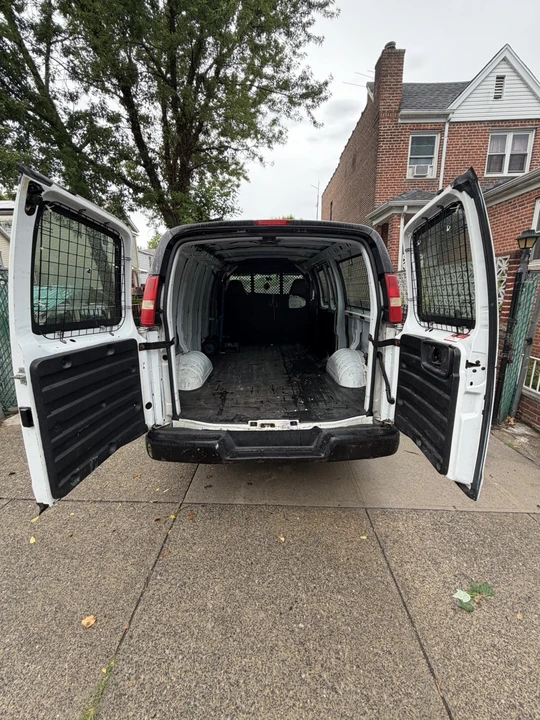 2008 Chevrolet Express - Image 10 of 14