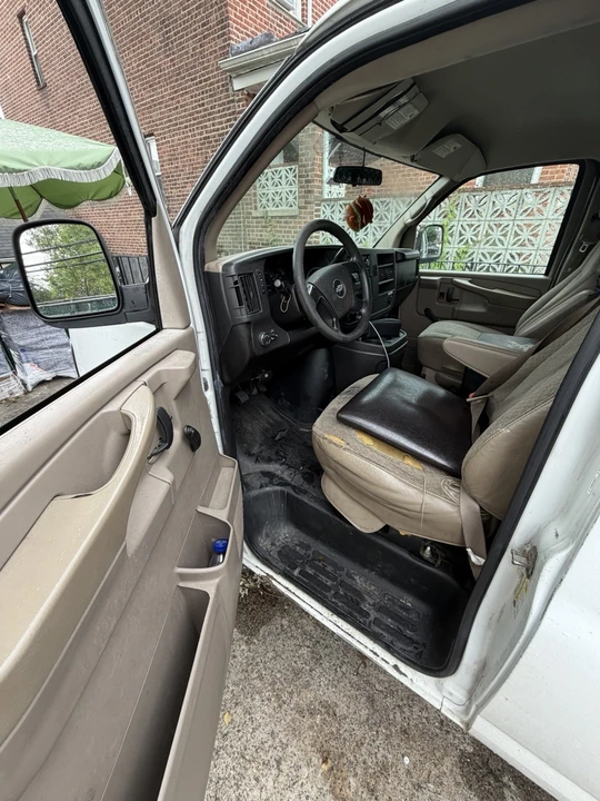 2008 Chevrolet Express - Image 7 of 14