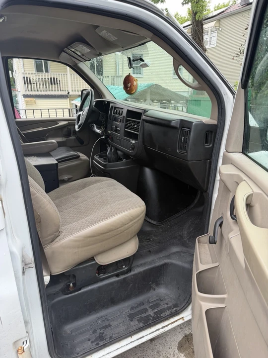 2008 Chevrolet Express - Image 6 of 14
