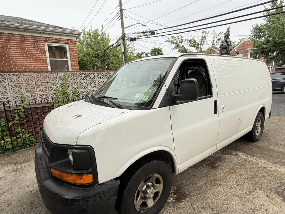 2008 Chevrolet Express - Image 2 of 14