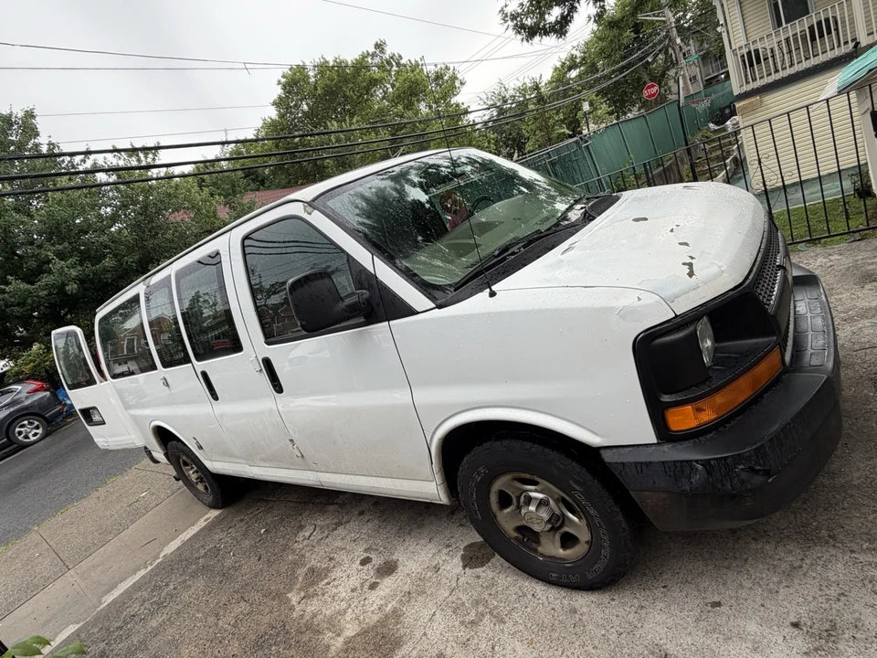 2008 Chevrolet Express - Image 5 of 14