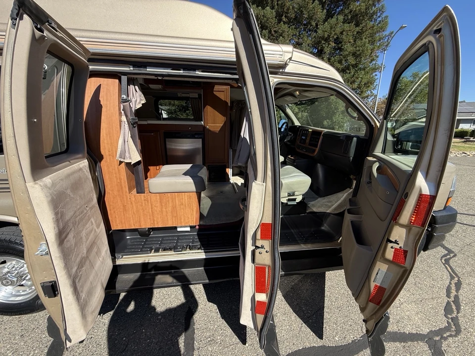 2008 Chevrolet Express - Image 16 of 17