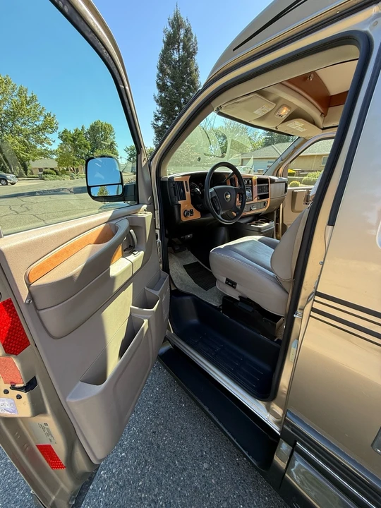 2008 Chevrolet Express - Image 8 of 17
