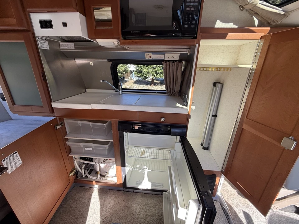2008 Chevrolet Express - Image 13 of 17