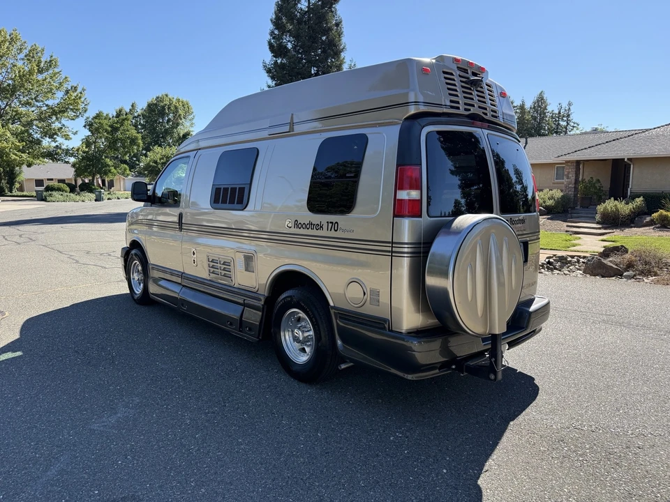 2008 Chevrolet Express - Image 3 of 17