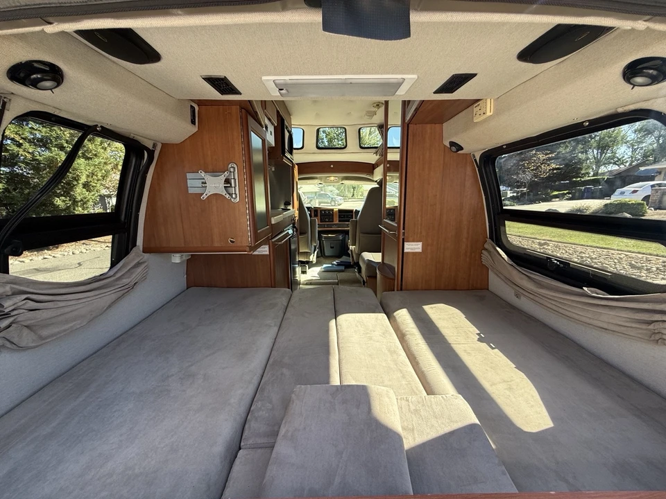 2008 Chevrolet Express - Image 7 of 17