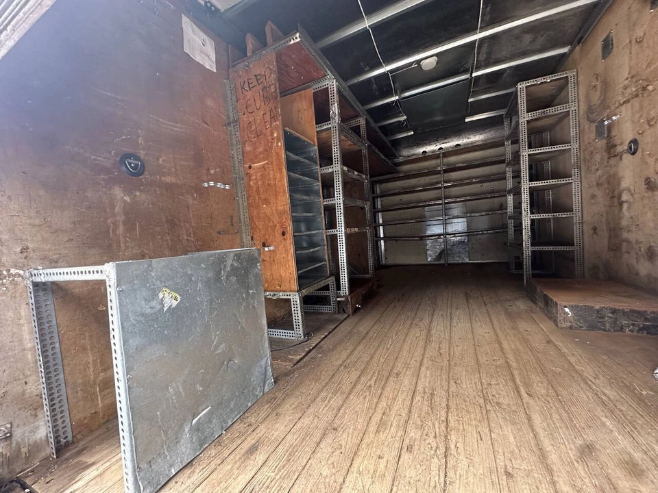 2008 Chevrolet Express - Image 17 of 20