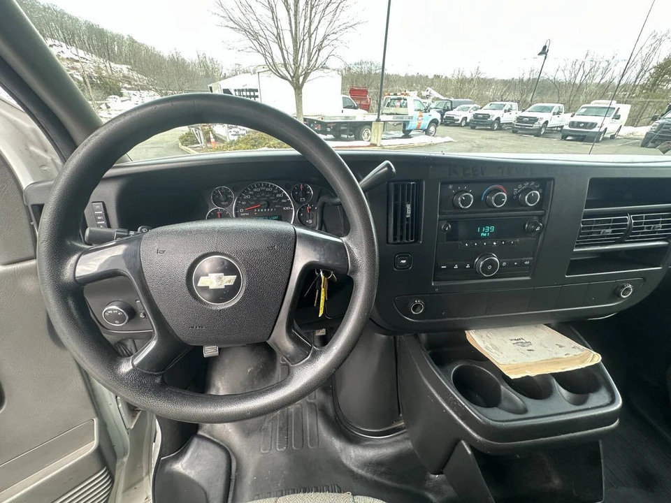 2008 Chevrolet Express - Image 11 of 20