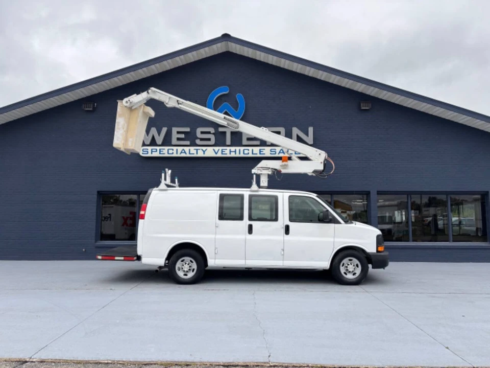 2008 Chevrolet Express - Image 9 of 12
