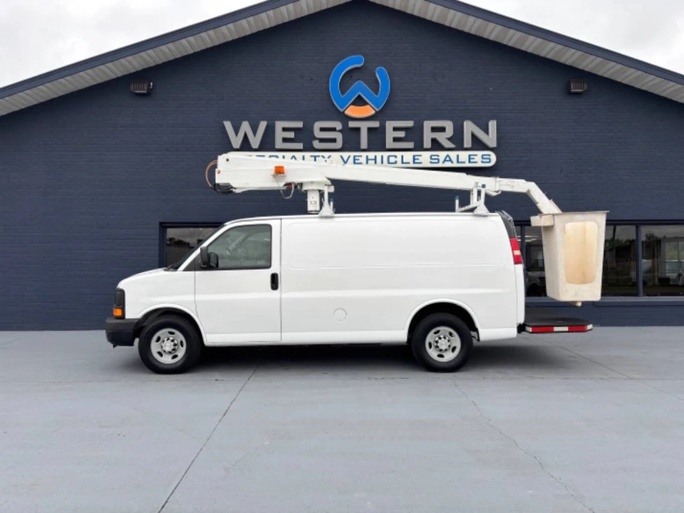 2008 Chevrolet Express - Image 2 of 12