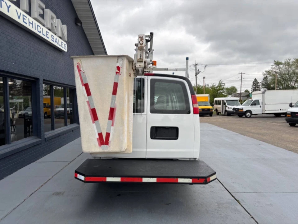 2008 Chevrolet Express - Image 11 of 12