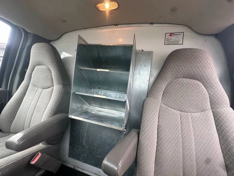 2008 Chevrolet Express - Image 10 of 12