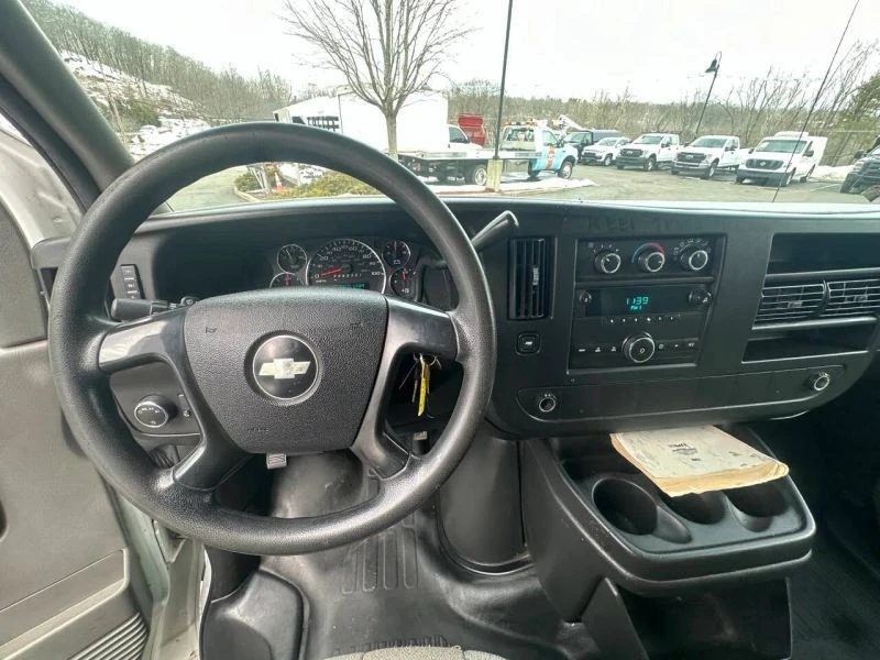 2008 Chevrolet Express - Image 11 of 12