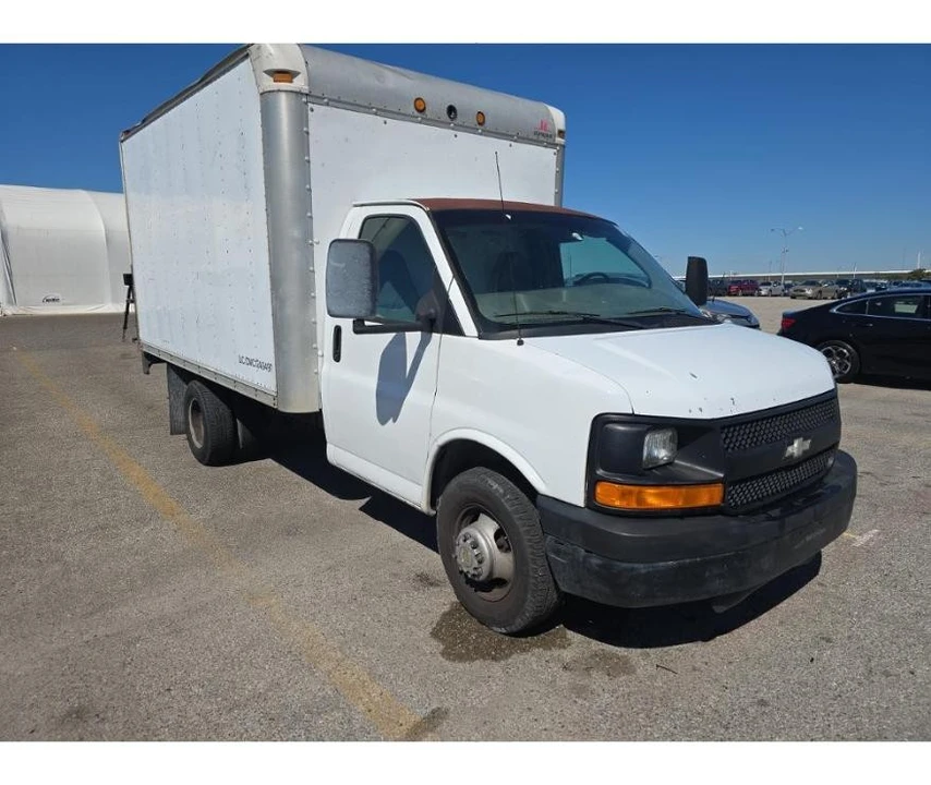 2008 Chevrolet Express - Image 3 of 10