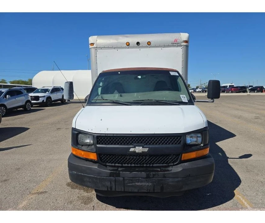 2008 Chevrolet Express - Image 2 of 10
