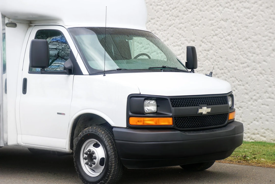 2008 Chevrolet Express - Image 19 of 21