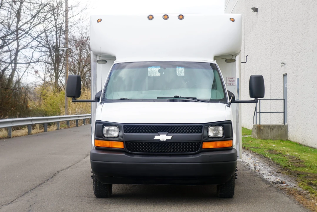 2008 Chevrolet Express - Image 10 of 21