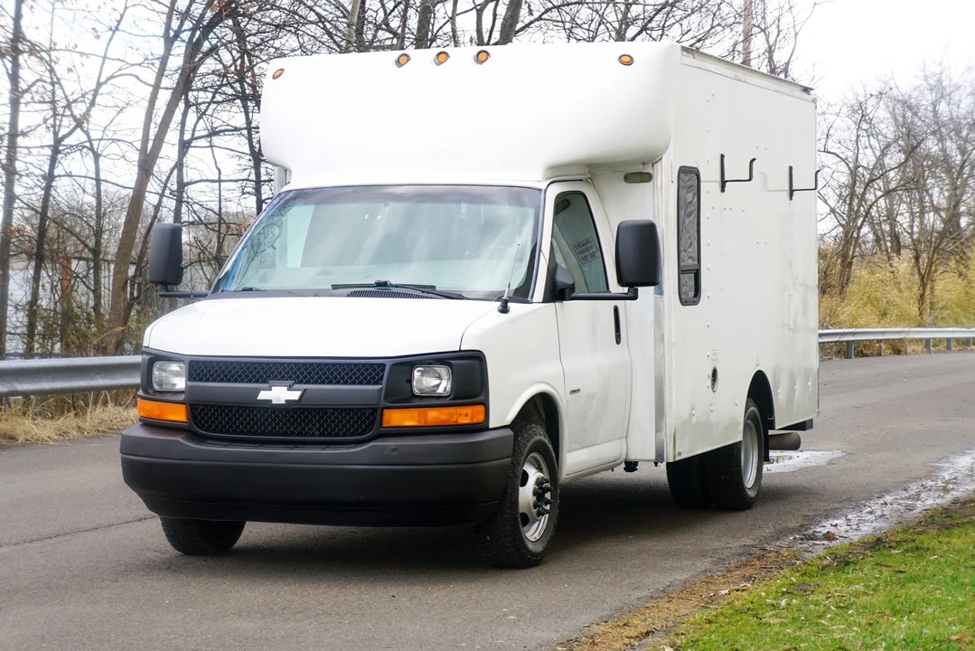 2008 Chevrolet Express - Image 2 of 21