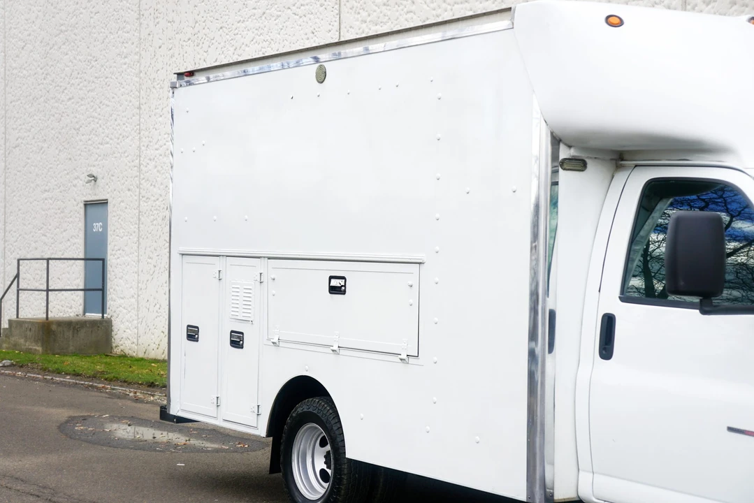 2008 Chevrolet Express - Image 17 of 21