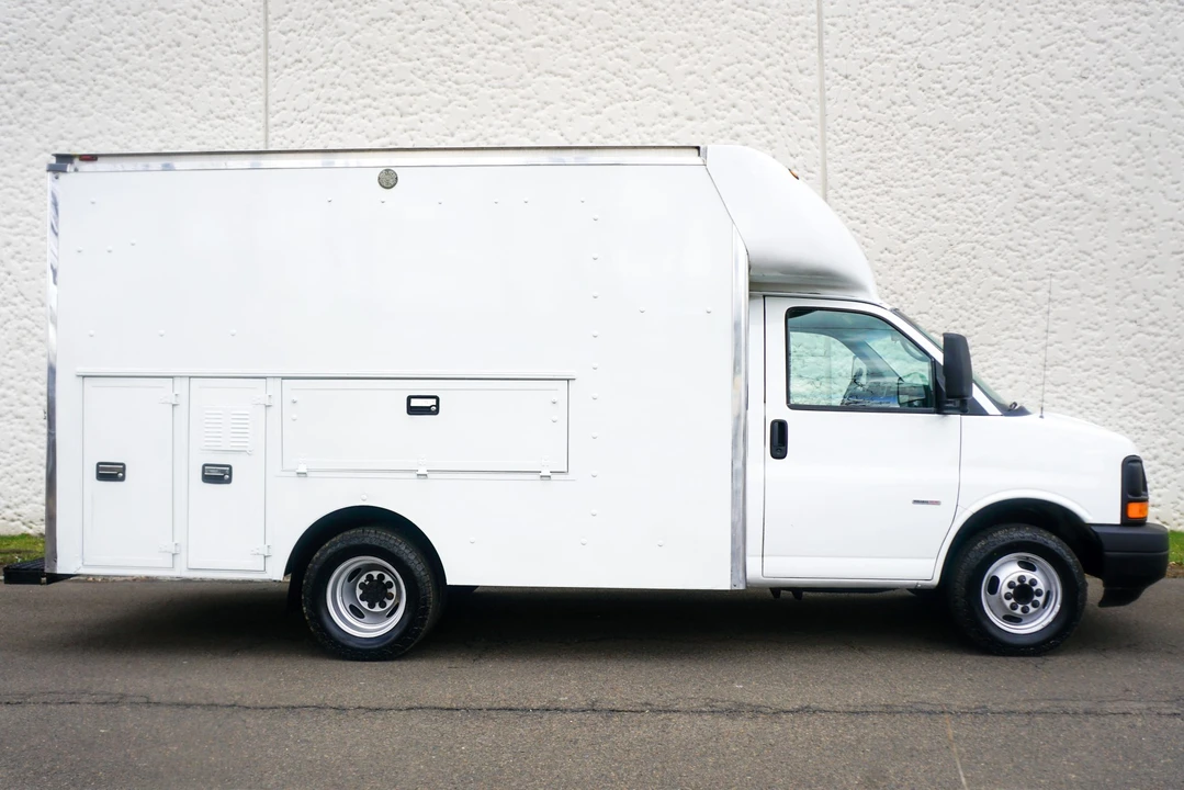 2008 Chevrolet Express - Image 8 of 21