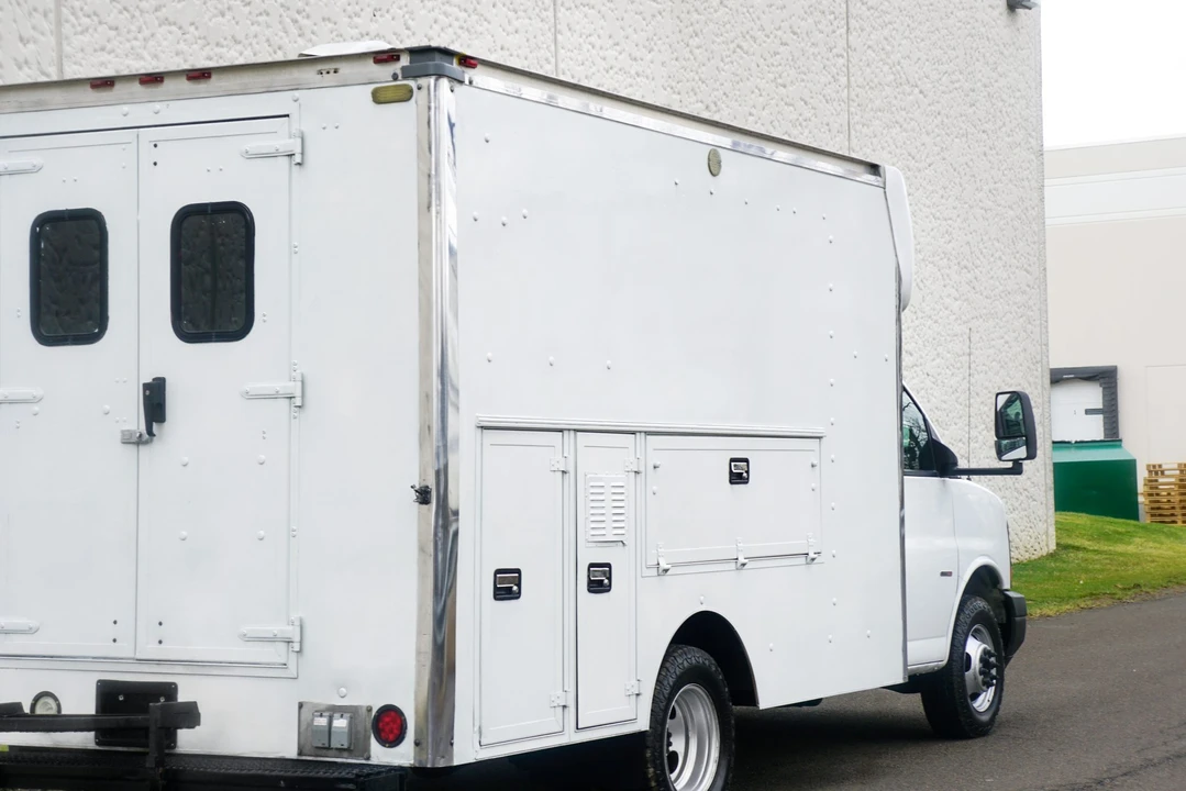 2008 Chevrolet Express - Image 16 of 21