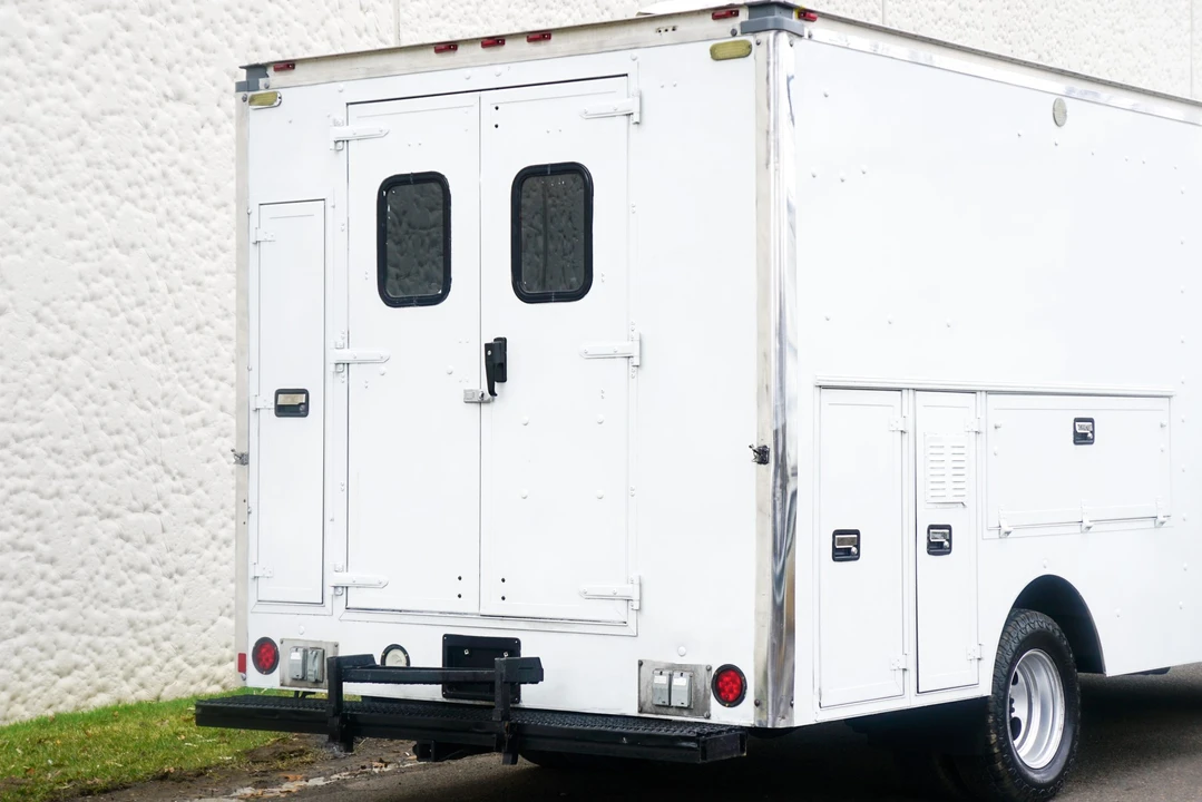 2008 Chevrolet Express - Image 15 of 21