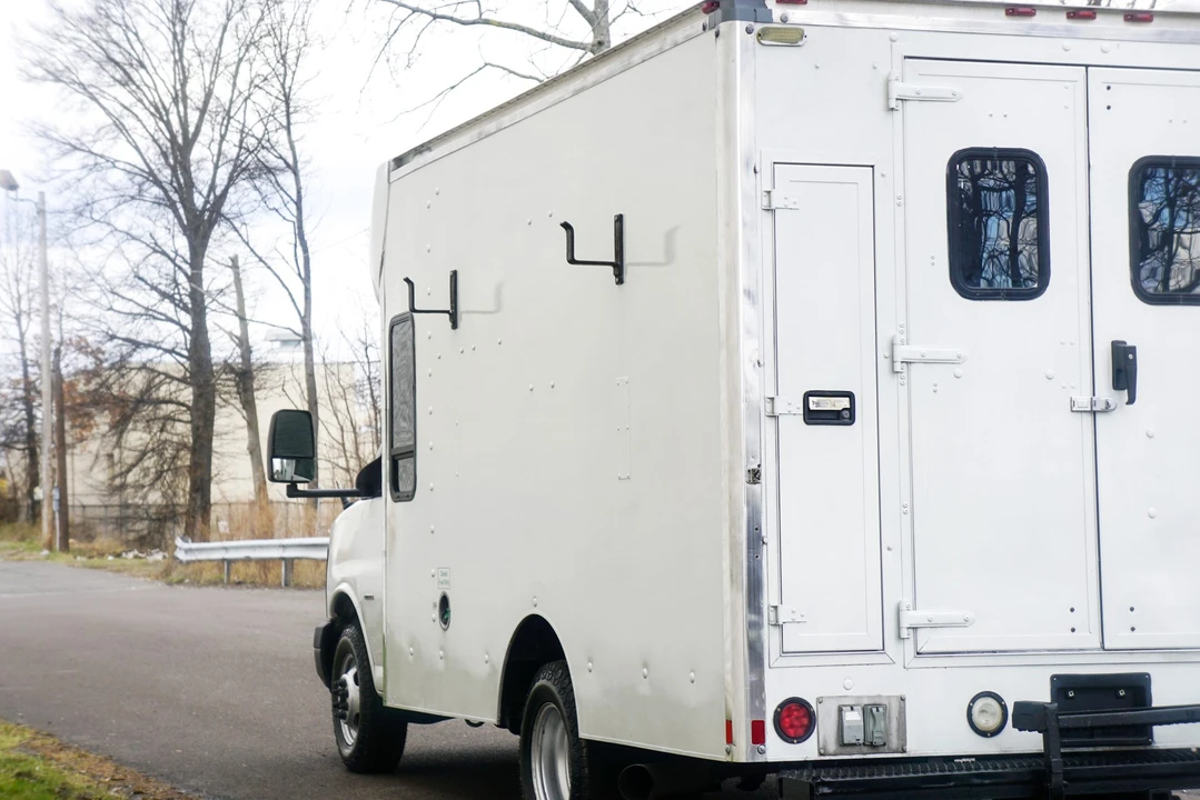 2008 Chevrolet Express - Image 14 of 21