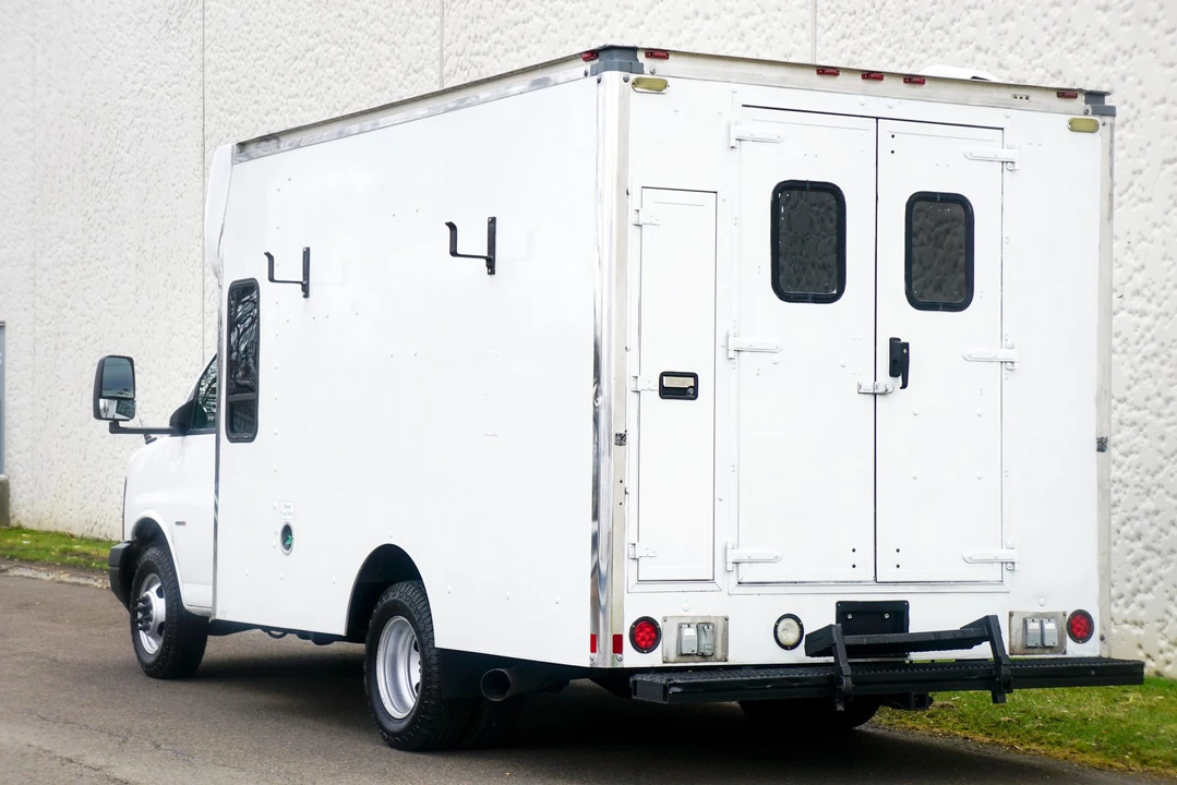 2008 Chevrolet Express - Image 5 of 21