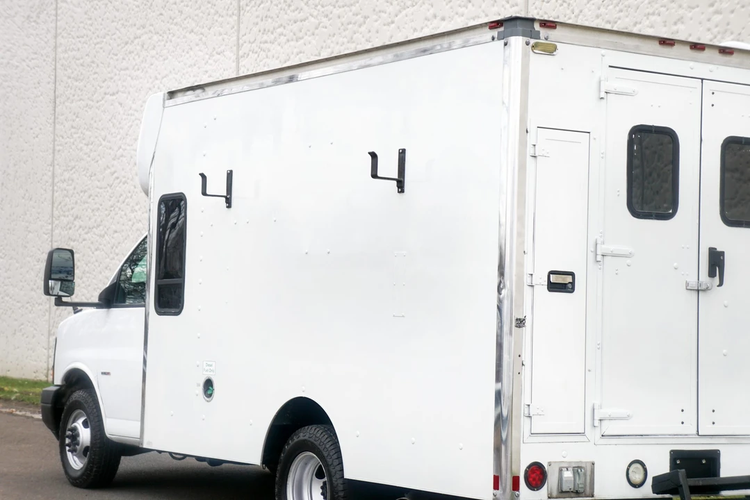2008 Chevrolet Express - Image 13 of 21