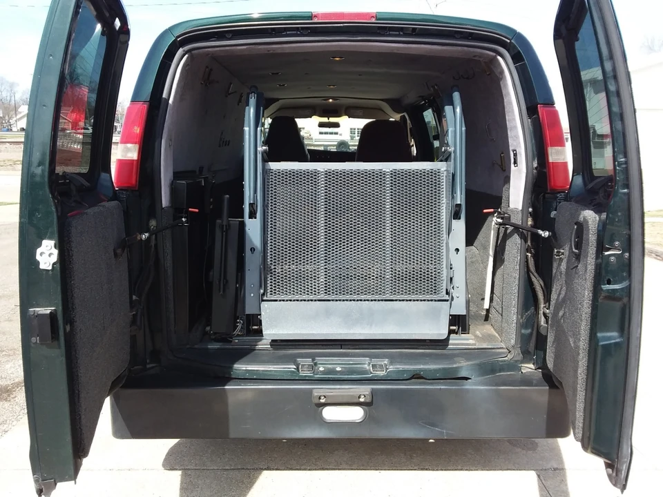 2008 Chevrolet Express - Image 3 of 21
