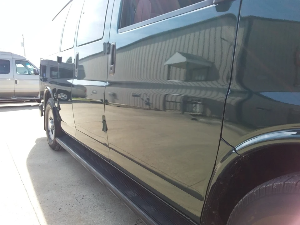 2008 Chevrolet Express - Image 16 of 21