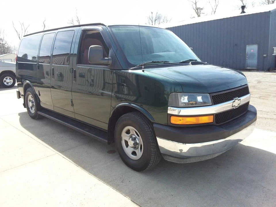 2008 Chevrolet Express - Image 12 of 21