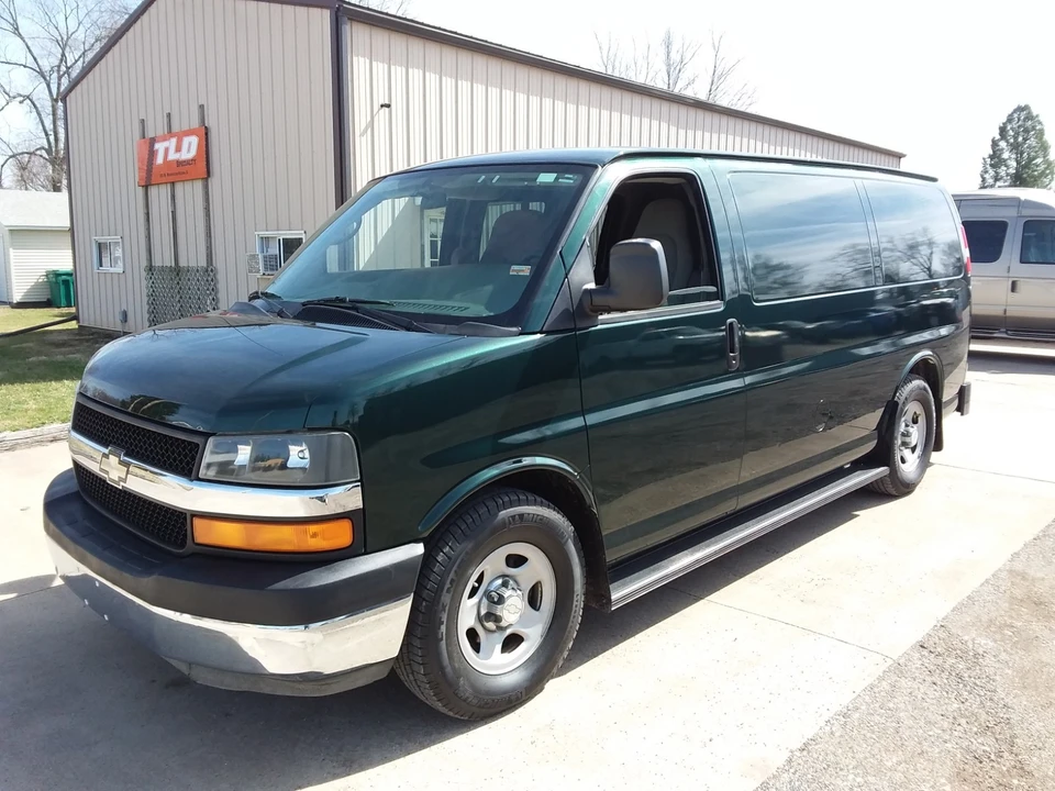 2008 Chevrolet Express - Image 8 of 21
