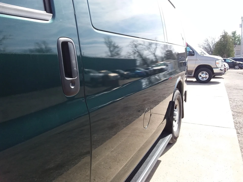 2008 Chevrolet Express - Image 9 of 21