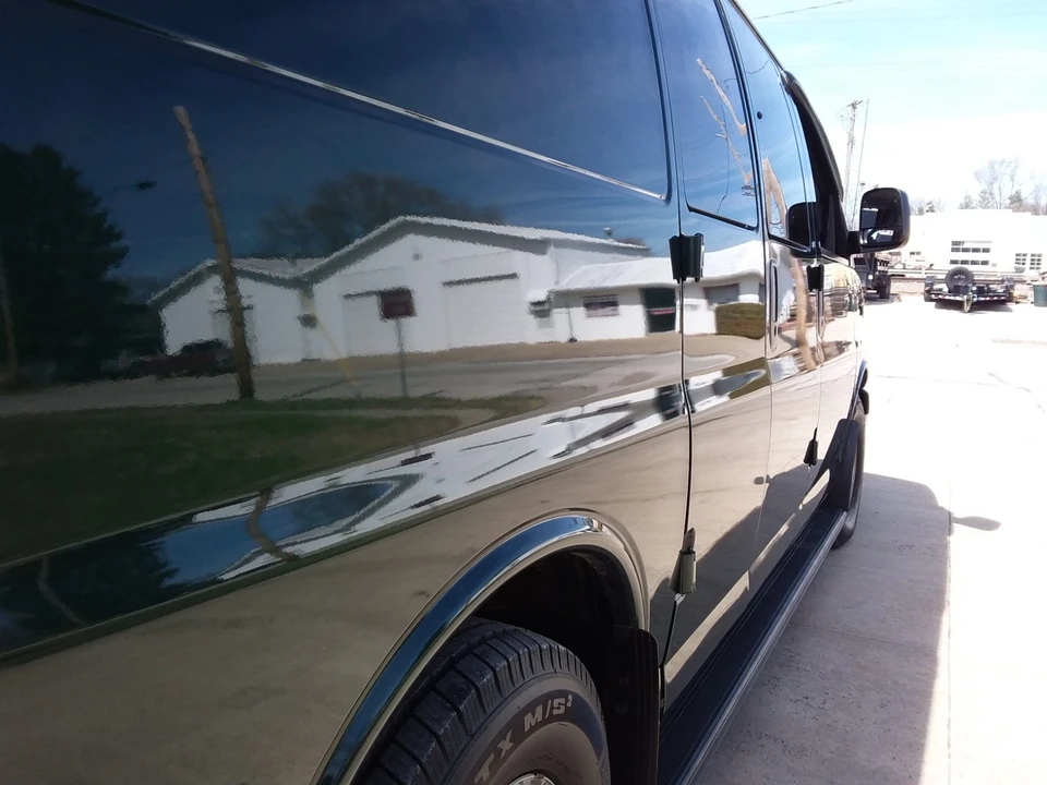 2008 Chevrolet Express - Image 14 of 21