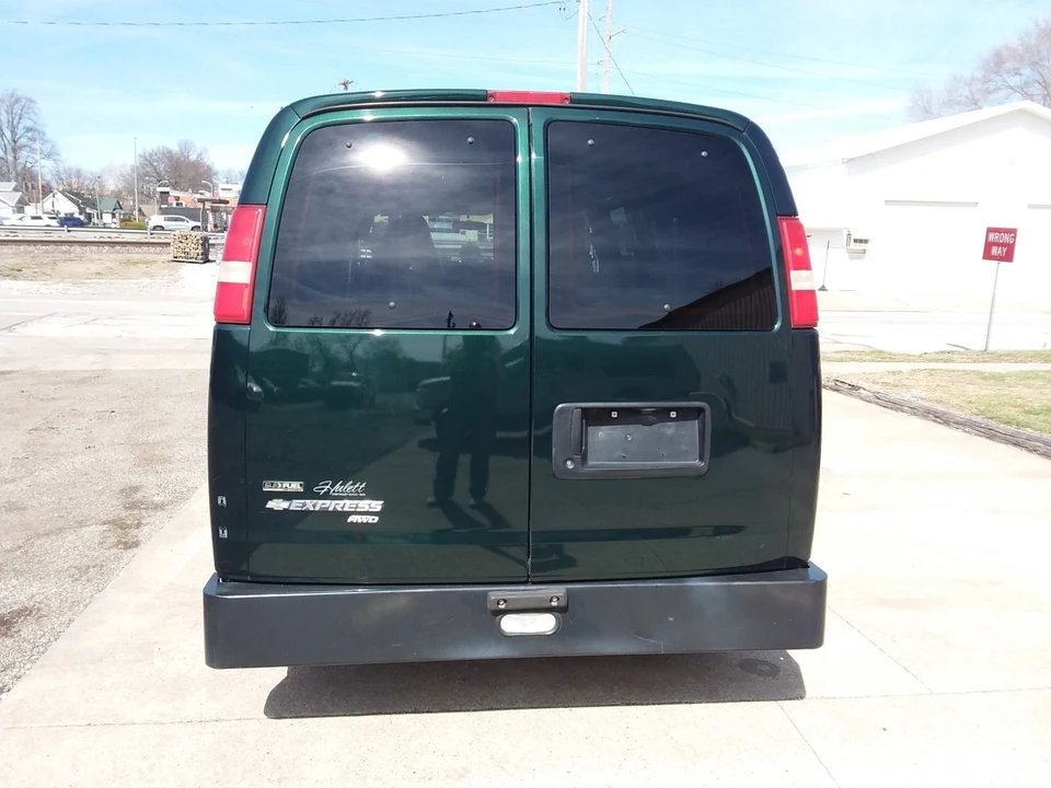 2008 Chevrolet Express - Image 5 of 21
