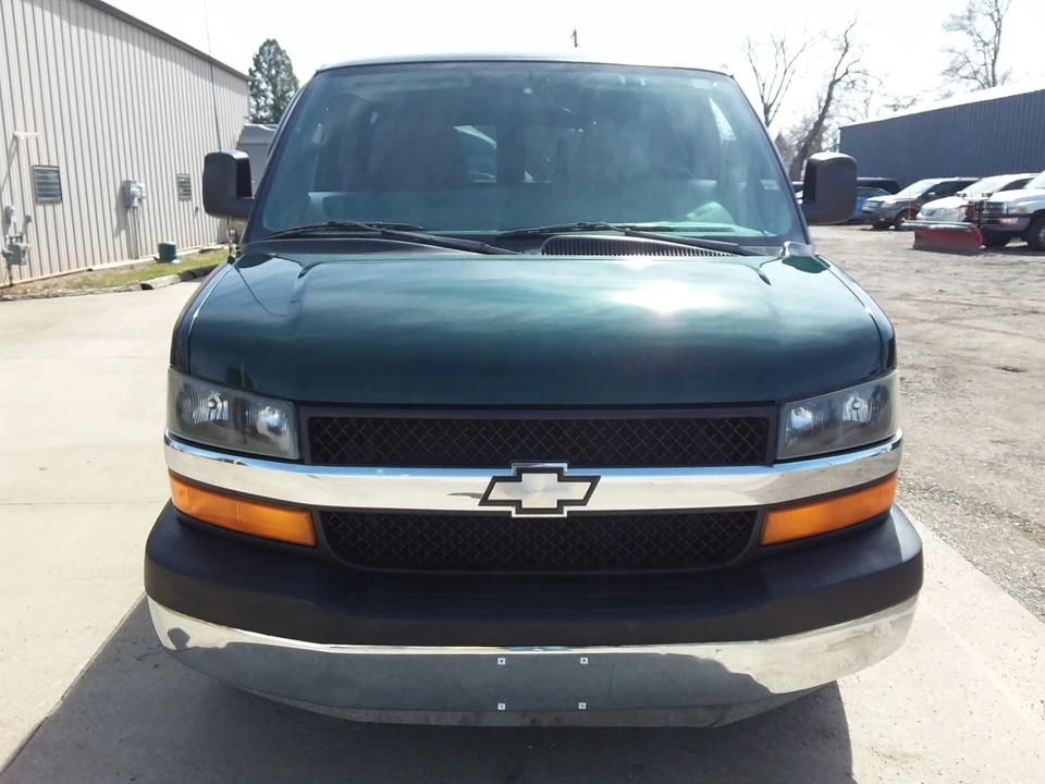 2008 Chevrolet Express - Image 11 of 21