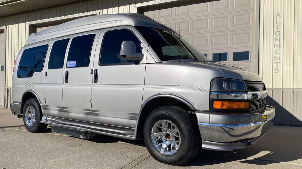2008 Chevrolet Express - Image 2 of 14