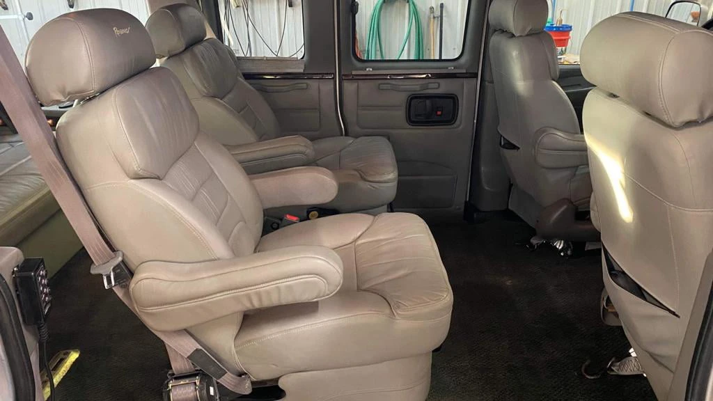 2008 Chevrolet Express - Image 5 of 14