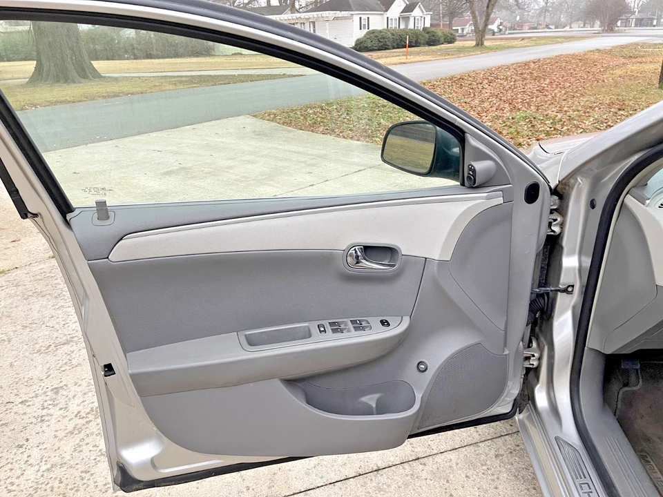 2008 Chevrolet Malibu - Image 8 of 19