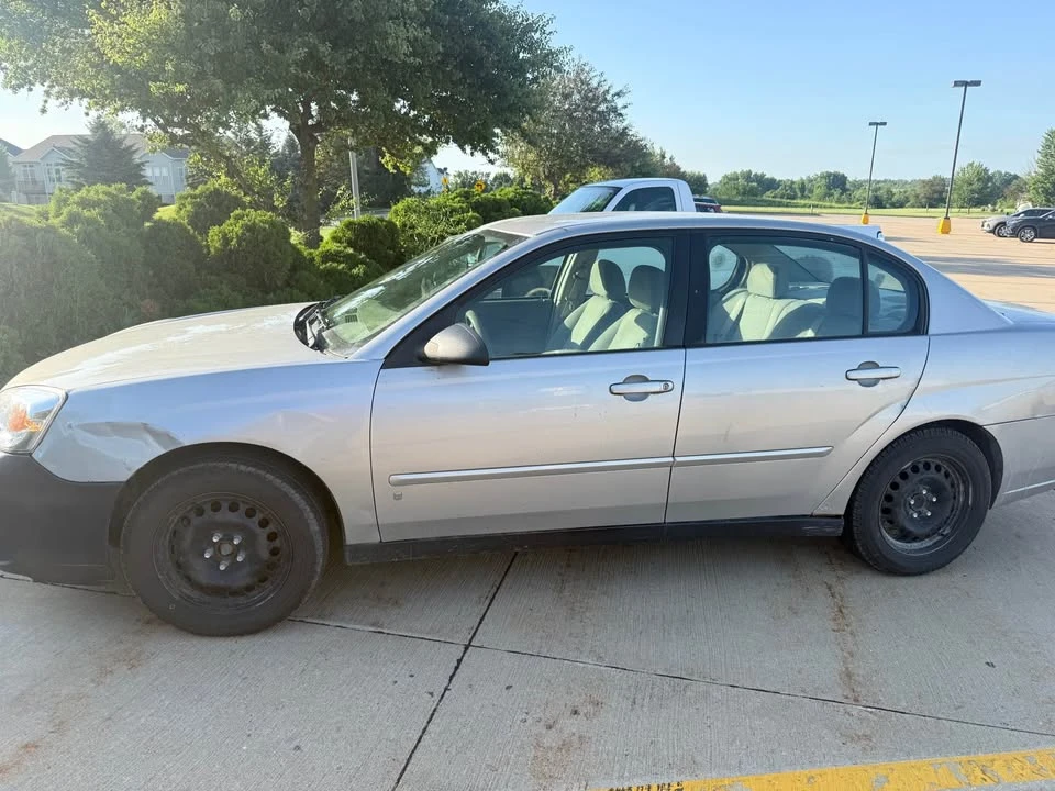 2008 Chevrolet Malibu - Image 2 of 11