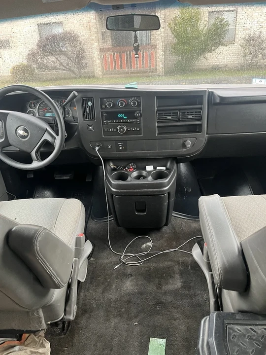 2008 Chevrolet Express - Image 2 of 4