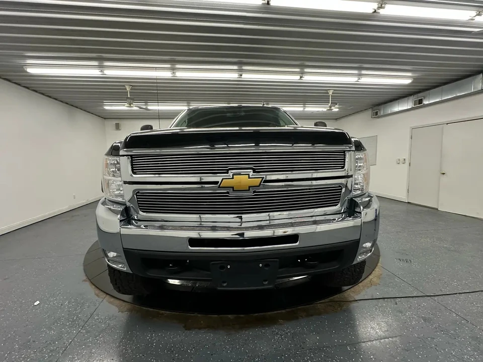2008 Chevrolet Silverado Heavy Duty 2nd Gen - Image 2 of 31