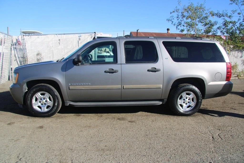 2008 Chevrolet Suburban 10th Gen - Image 3 of 21