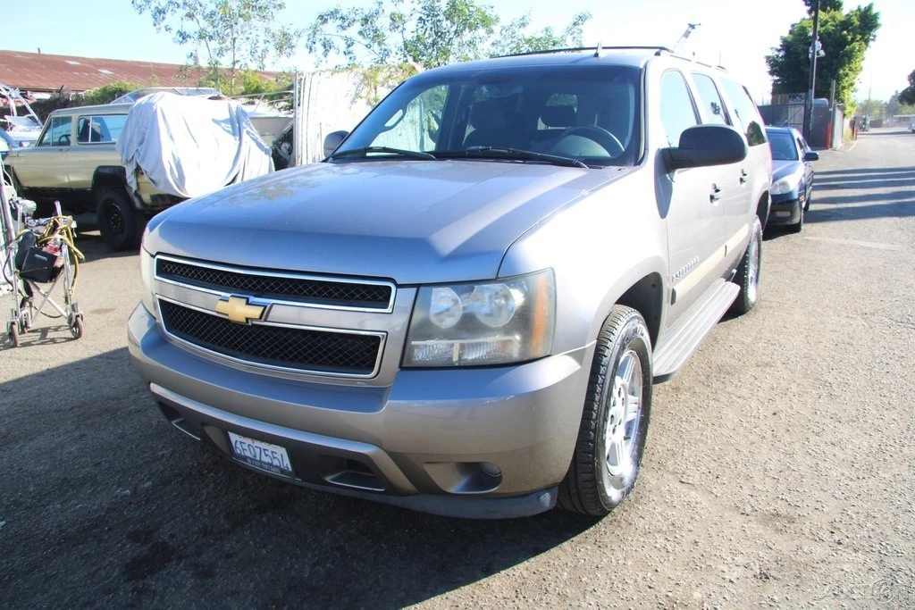 2008 Chevrolet Suburban 10th Gen - Image 2 of 21