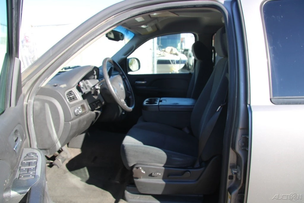 2008 Chevrolet Suburban 10th Gen - Image 14 of 21